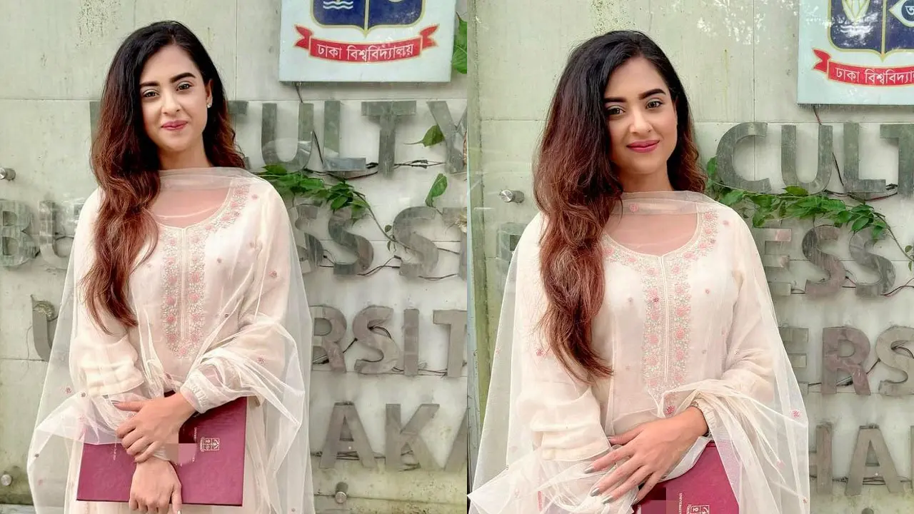 প্রিয় ক্যাম্পাসে গেলেন বুবলী
