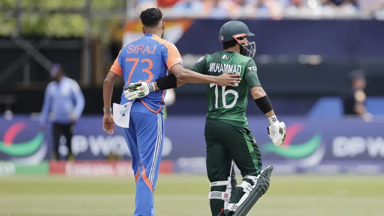 পাকিস্তানের ‘সমর্থন’ ও বৃষ্টির শঙ্কা নিয়ে মাঠে নামছে ভারত