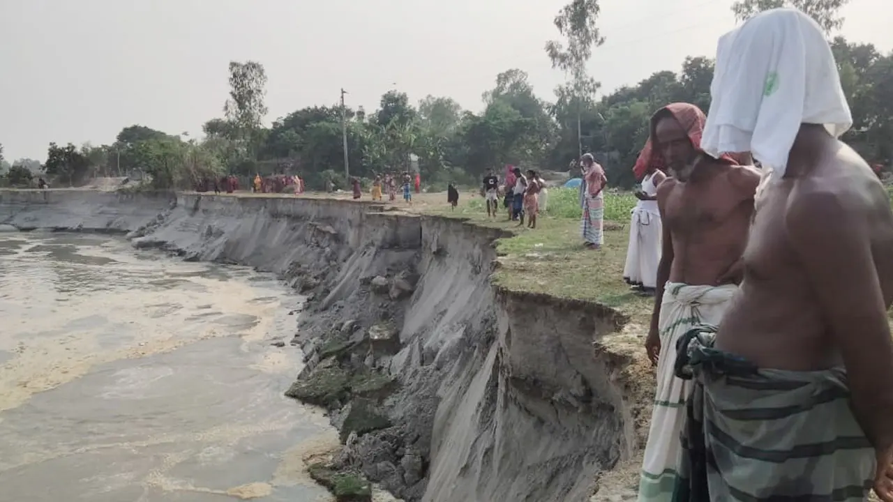 সিরাজগঞ্জে বাড়ছে যমুনার পানি, ভাঙছে ঘরবাড়ি