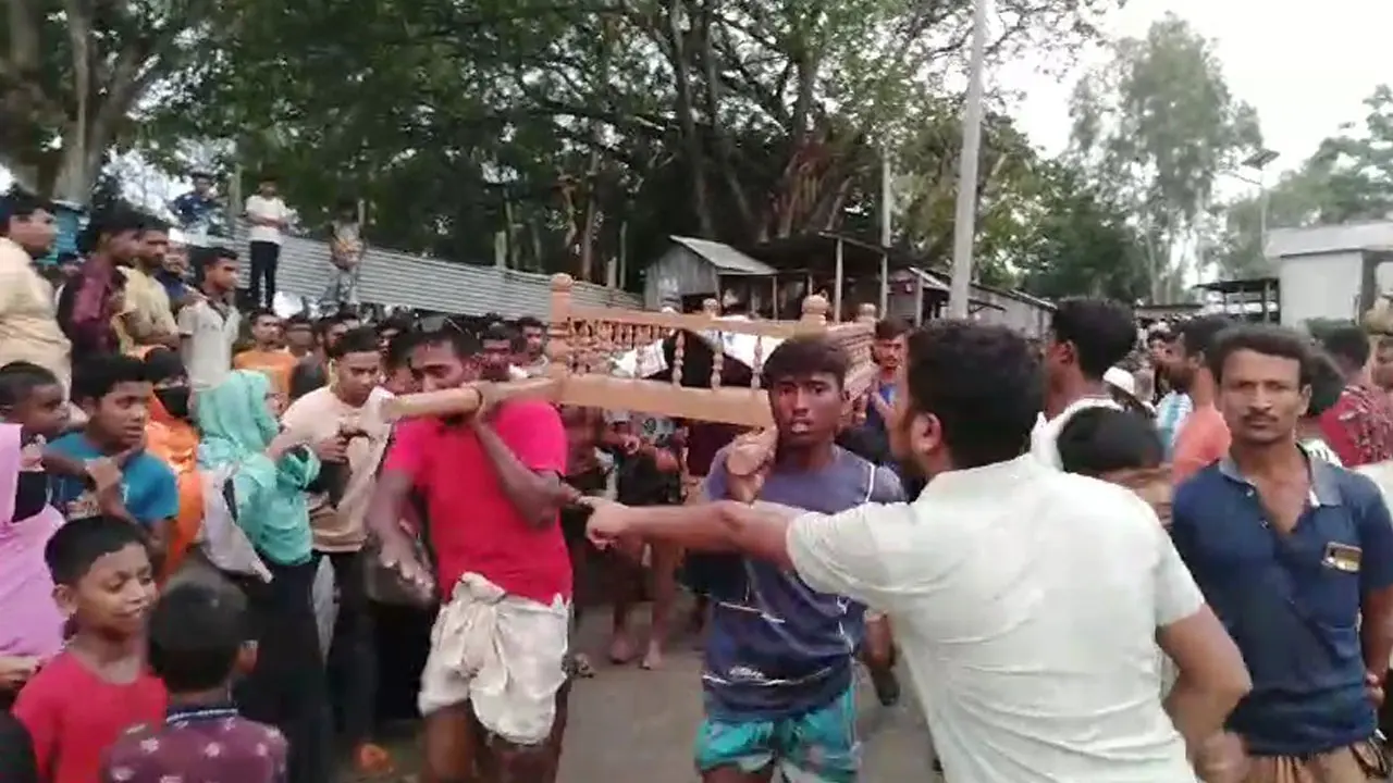 ক্রিকেট খেলার সময় বজ্রপাতে দুইজনের মৃত্যু