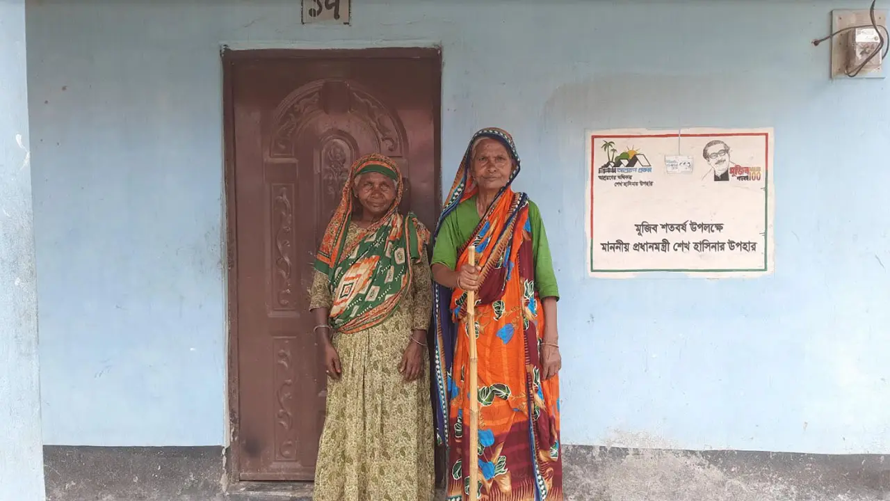 প্রধানমন্ত্রীর উপহারের ঘরে শেষ বয়সে স্বপ্নপূরণ দুই বোনের
