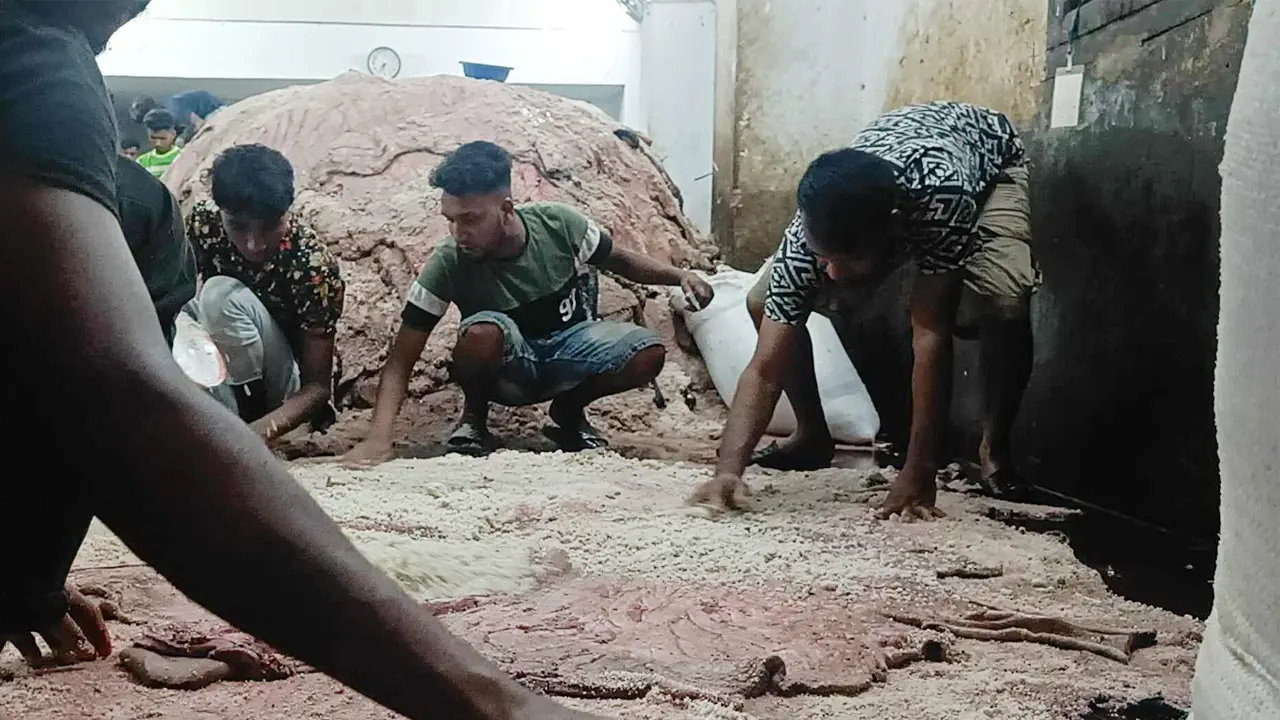 চামড়া কেনাবেচায় সরকারের বেঁধে দেওয়া দাম ছিল কাগজে-কলমে