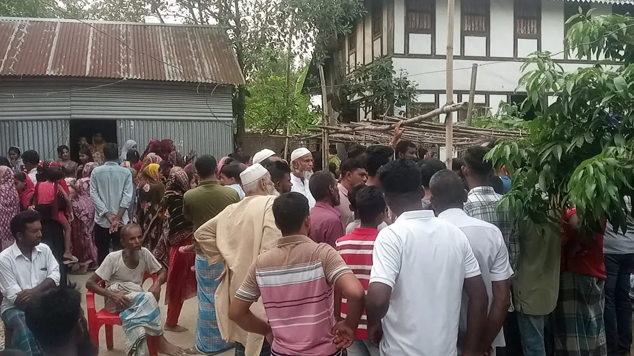রাসেলস ভাইপার সাপে কাটার পর নেওয়া হয় ওঝার কাছে, অতঃপর মৃত্যু