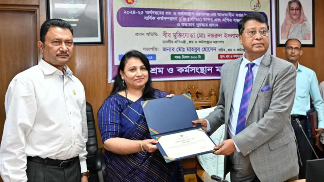 ‘সারা বিশ্বে উন্নয়নের রোল মডেল হিসেবে স্বীকৃতি পেয়েছে বাংলাদেশ’