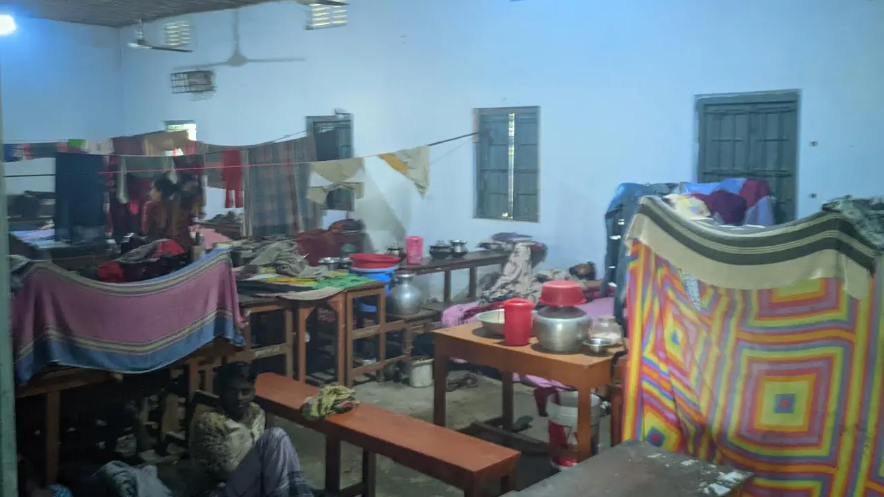 সুনামগঞ্জে আশ্রয়কেন্দ্রে বাড়ছে বানভাসি মানুষ