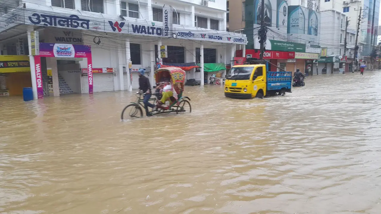 জলমগ্ন সিলেটে ম্লান ঈদের আনন্দ