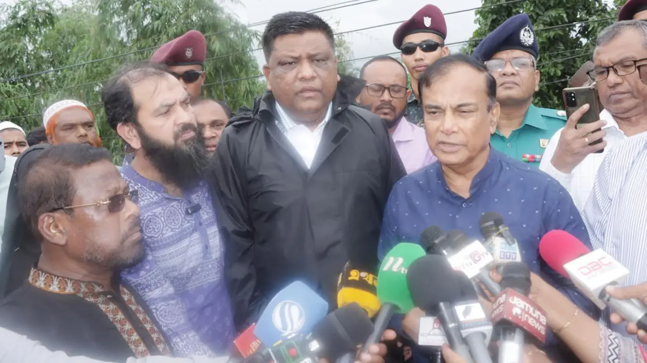 সিলেটকে আগাম বন্যার কবল থেকে রক্ষা করতে সুরমা নদী ড্রেজিং করা হবে