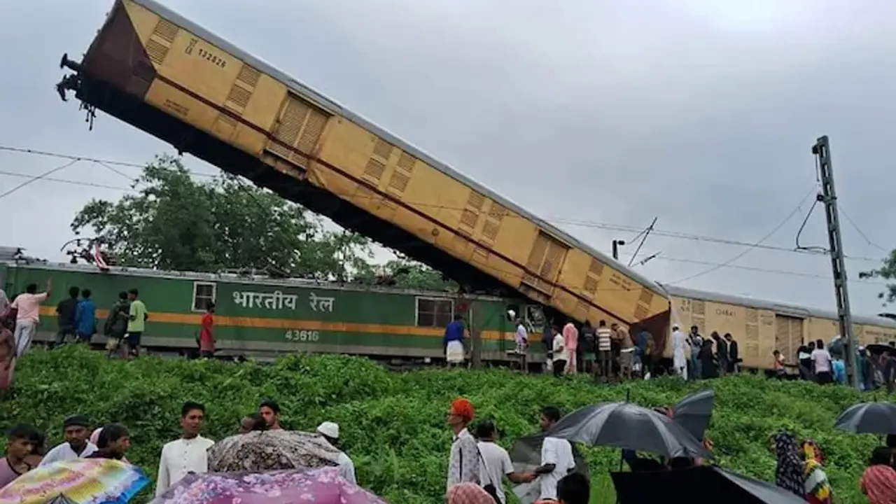 ভারতে ট্রেন দুর্ঘটনায় আটজনের মৃত্যু, আহত ৬০ জনের বেশি