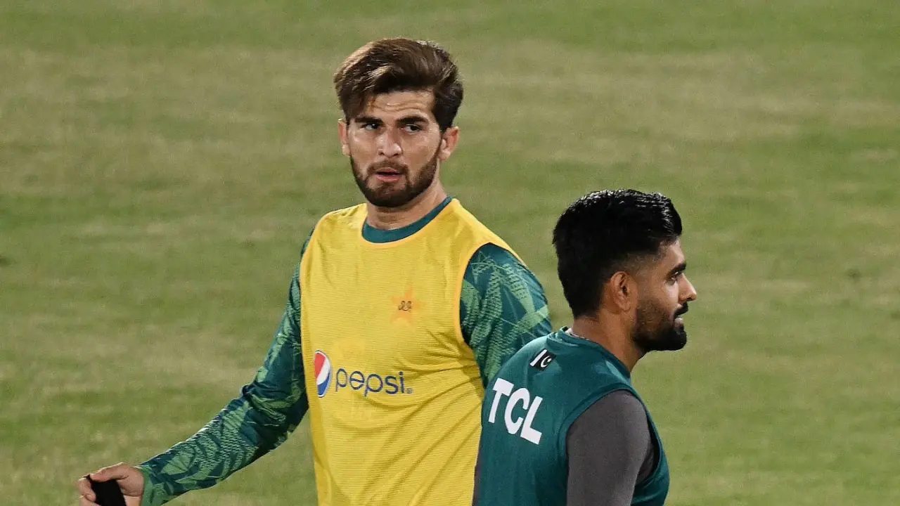 টাকার বিনিময়ে ভক্তদের সঙ্গে ডিনার করলেন বাবর-আফ্রিদিরা