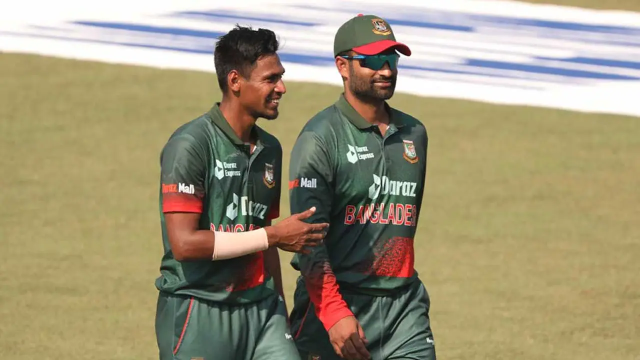 ধোনির ছোঁয়ায় ফিরে এসেছে মুস্তাফিজ : তামিম