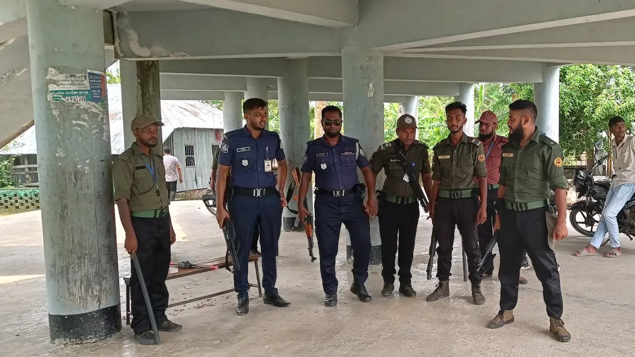 ভোটার কম হলেও আইনশৃঙ্খলা বাহিনীর উপস্থিতি চোখে পড়ার মতো