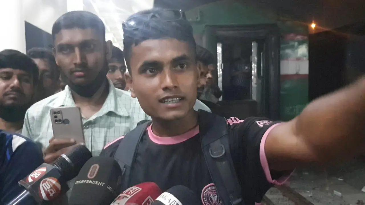 প্রথমে ভেবেছিলাম— ট্রেনে আগুন লে‌গে‌ছে