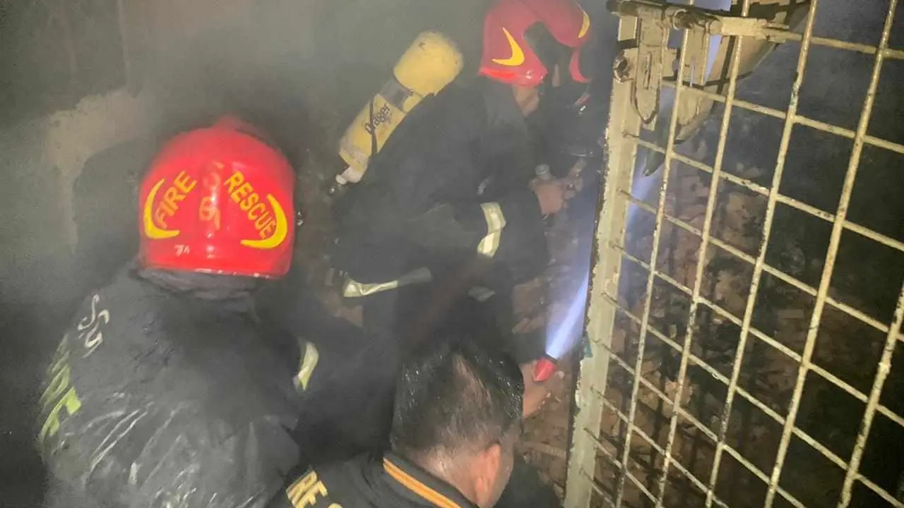 রাজধানীতে প্রেসে আগুন, নিয়ন্ত্রণে ৬ ইউনিট