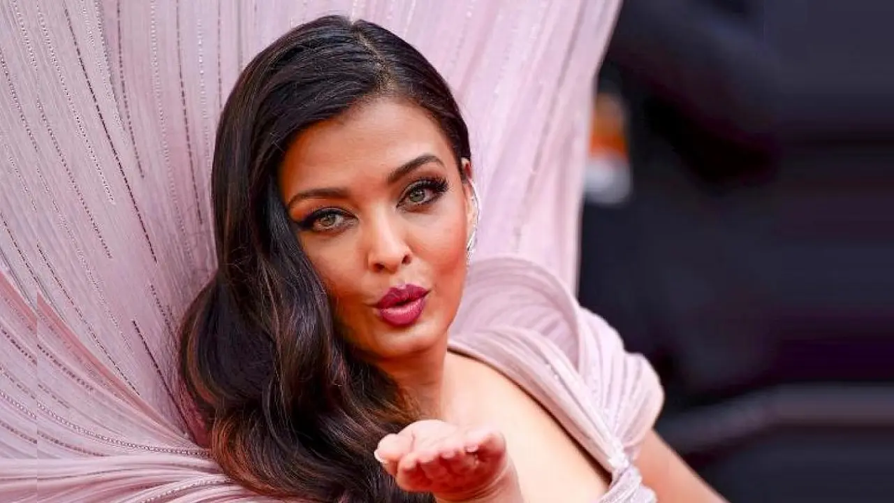 পুরোনো সম্পর্ককে আঁকড়ে ধরলেন ঐশ্বরিয়া