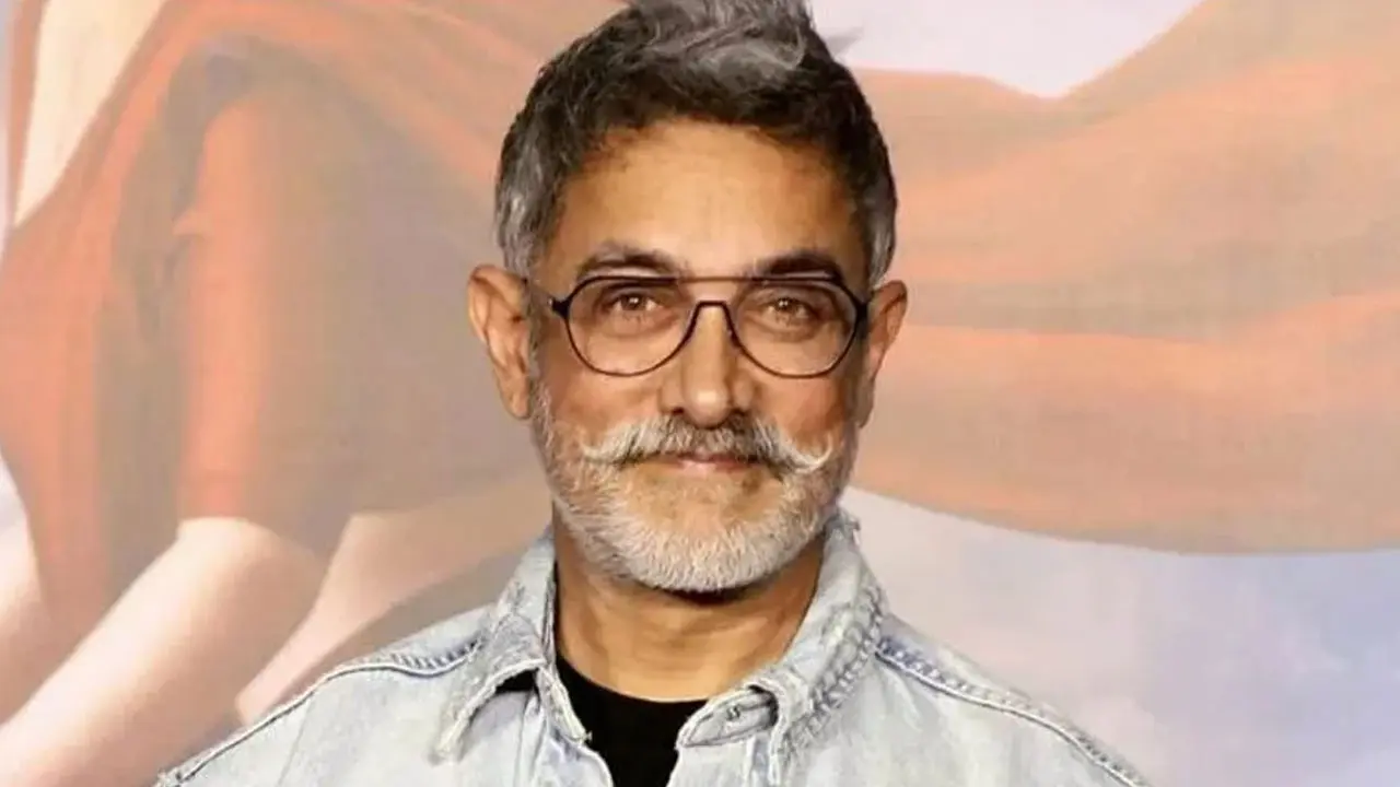 ‘শাহরুখকে দেখে শিখুন!’ ভক্তদের উপদেশে কী বললেন আমির?