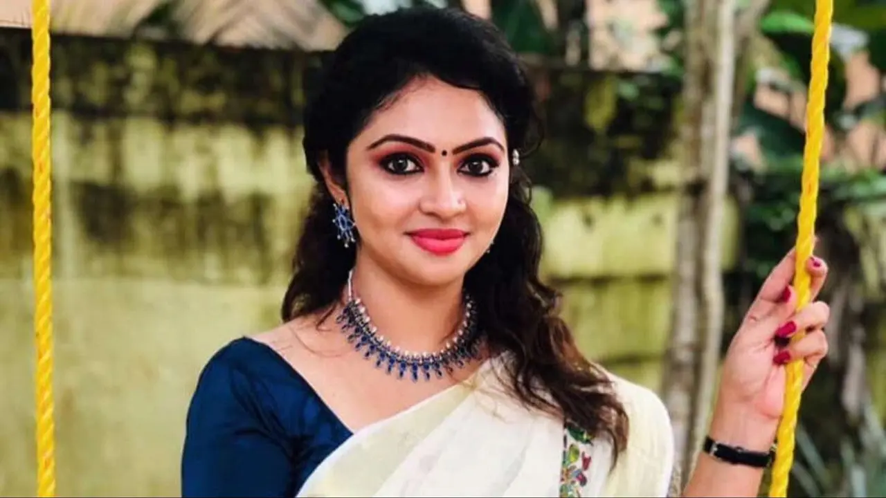 জীবন-মৃত্যুর সন্ধিক্ষণে অভিনেত্রী অরুন্ধতী