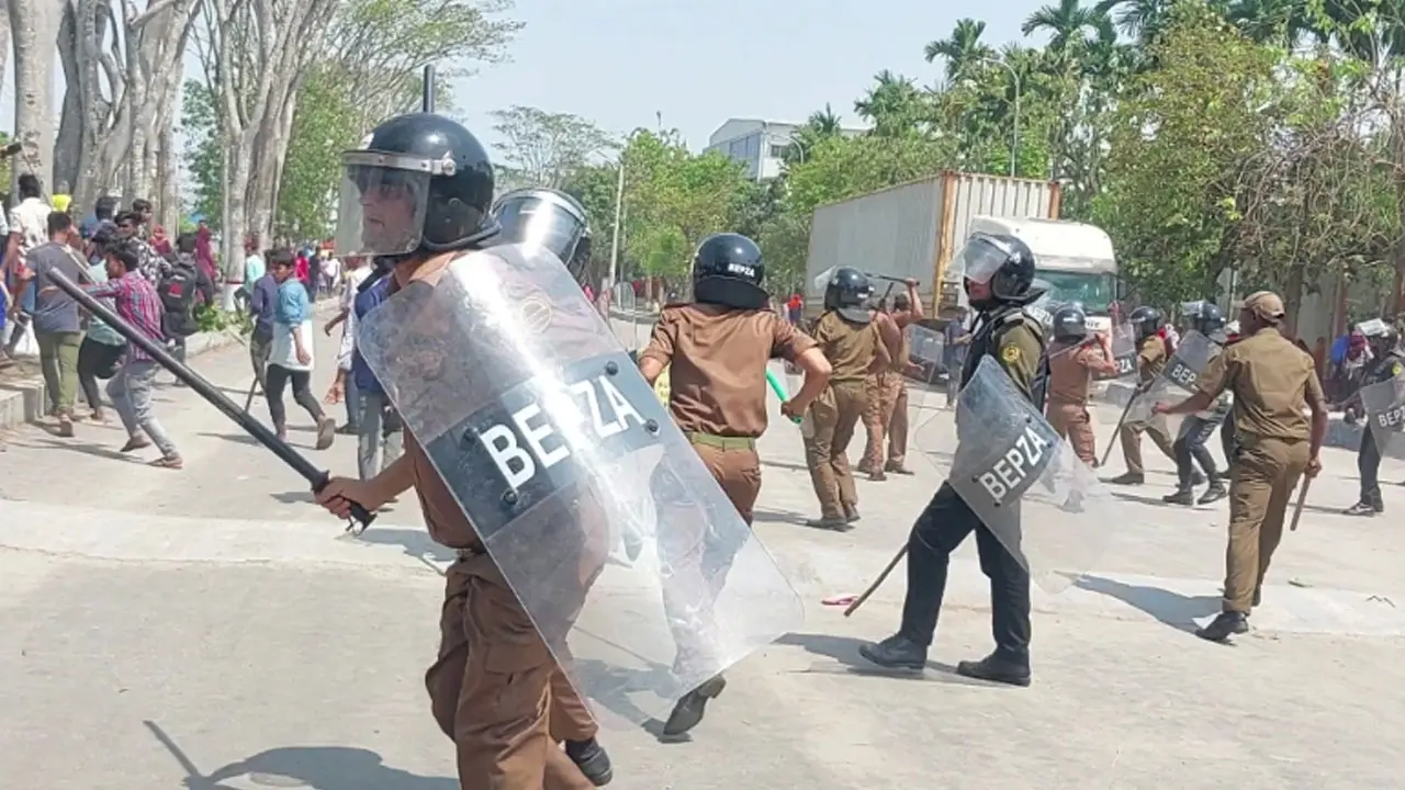 মোংলা ইপিজেডে সংঘর্ষের ঘটনায় মামলা, ১০ শ্রমিক কারাগারে