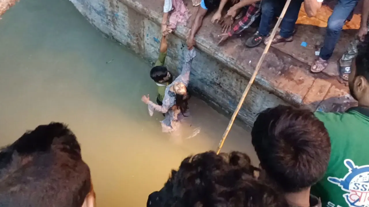 নিজেকে শেষ করতে লঞ্চ থেকে নদীতে ঝাঁপ দিলেন তরুণী