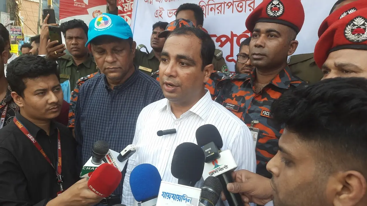 কেয়ারি ক্রিসেন্ট থেকে আটক ৩, জরিমানা তিন লাখ