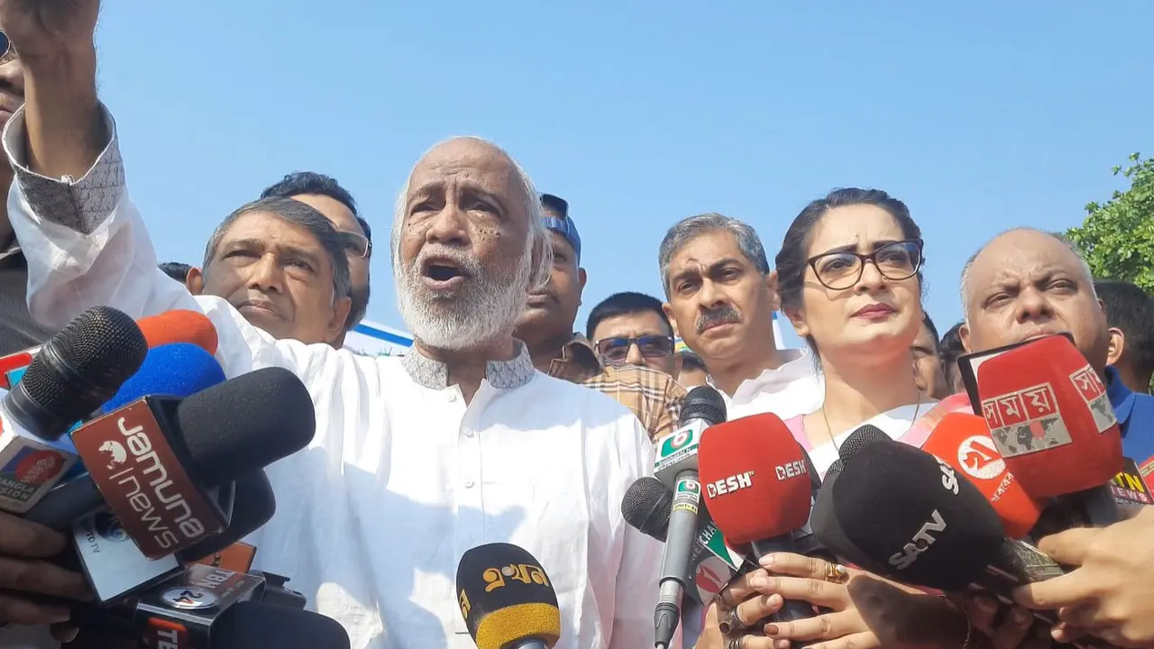 সরকার গণতন্ত্রে বিশ্বাস করে না : মঈন খান 