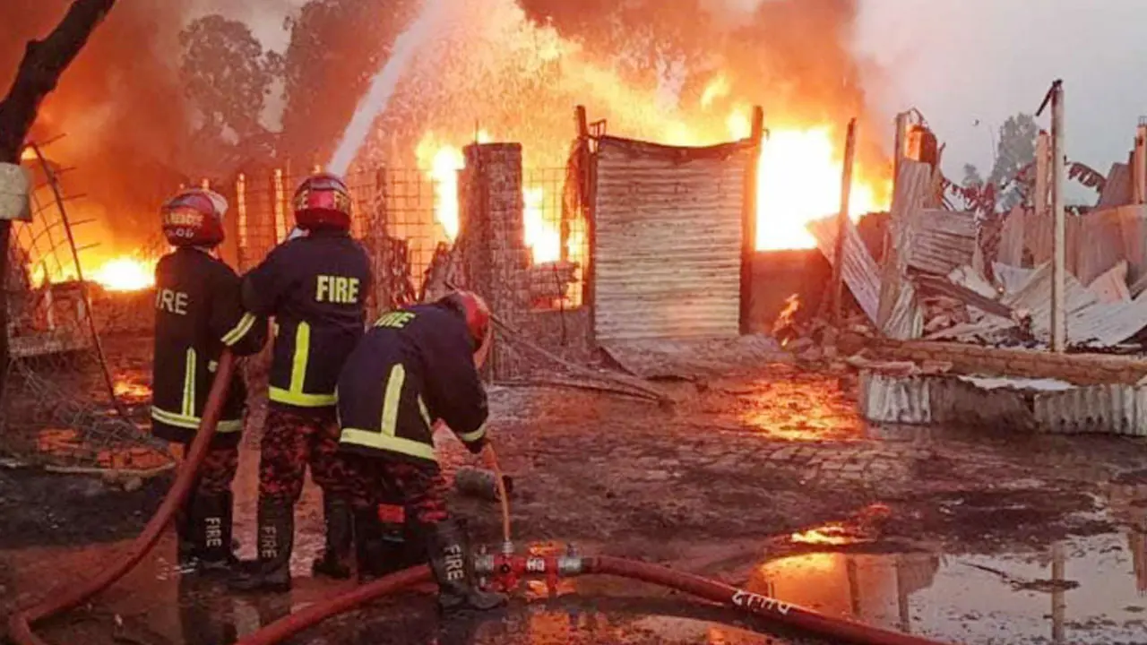 রান্নার সময় আগুন ছড়ালো তেলের ড্রামে, স্বামী-স্ত্রী দগ্ধ