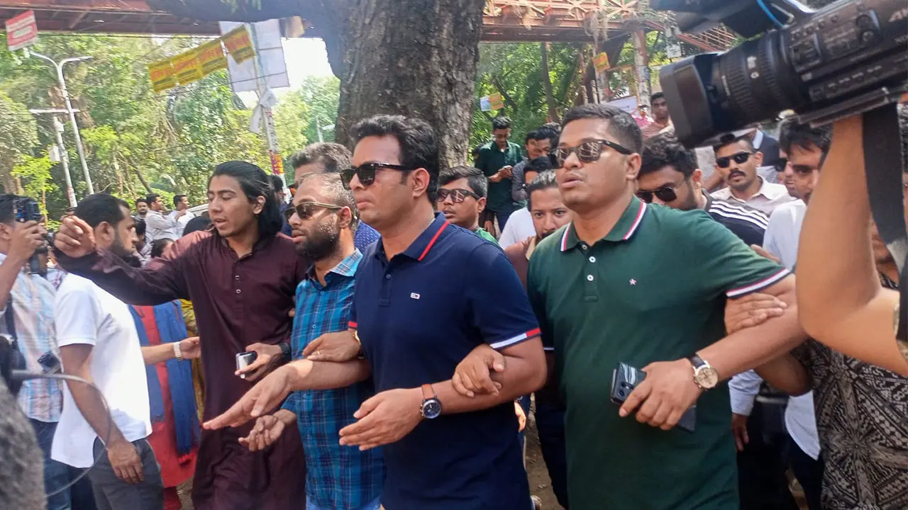নেতাকর্মীদের নিয়ে প্রকাশ্যে বুয়েটে প্রবেশ সাদ্দাম-ইনানের