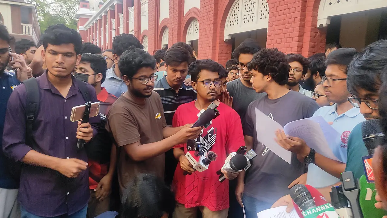 ছাত্ররাজনীতি বিহীন ক্যাম্পাসের দাবিতে অনড় বুয়েট শিক্ষার্থীরা