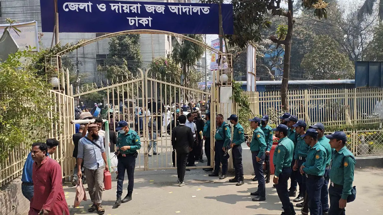 ড. ইউনূসের আত্মসমর্পণ ঘিরে আদালতে নিরাপত্তা জোরদার