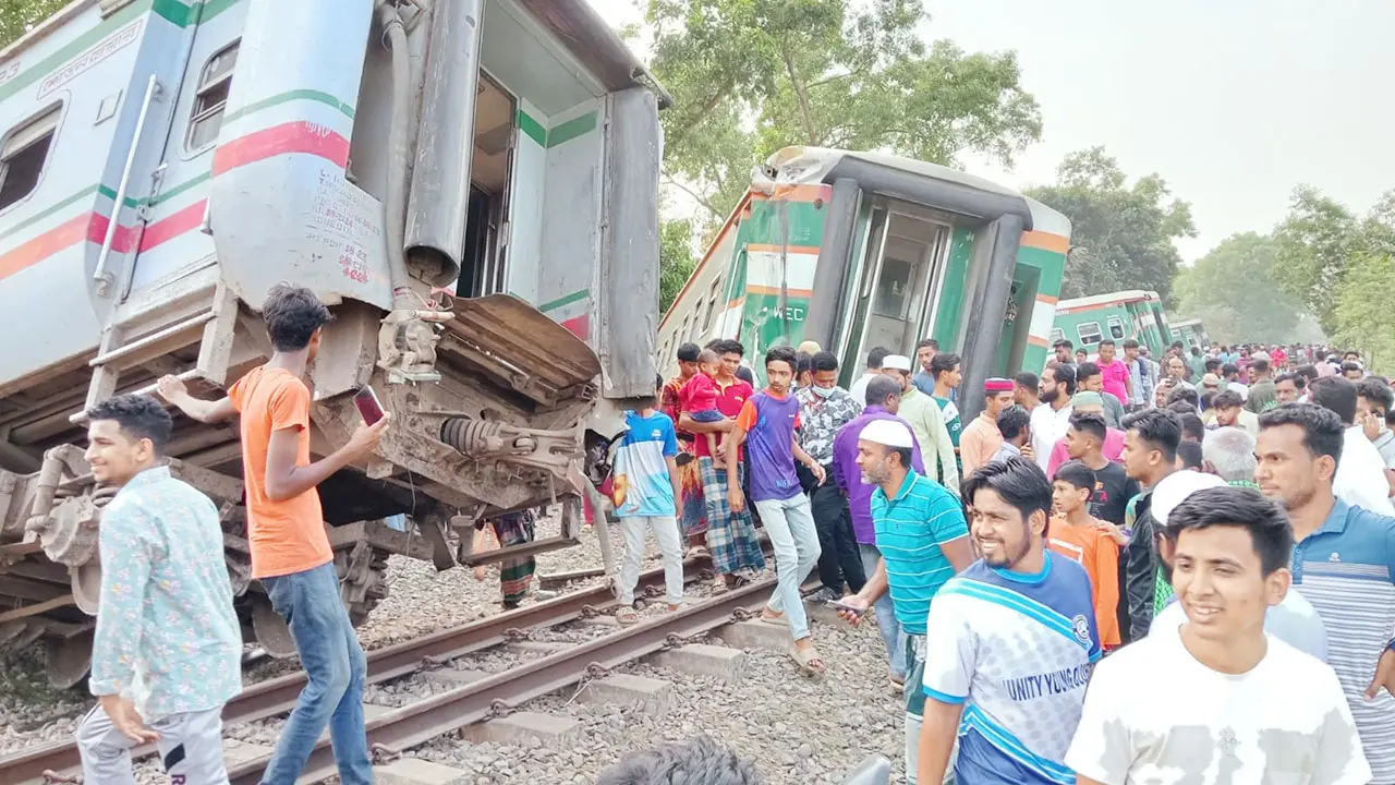 বিজয় এক্সপ্রেস লাইনচ্যুত, চার সদস্যের তদন্ত কমিটি গঠন