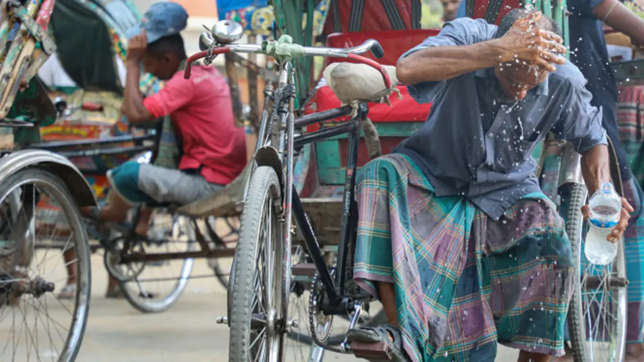 কঠোর পরিশ্রমের কারণে রোজা না রাখার সুযোগ আছে?