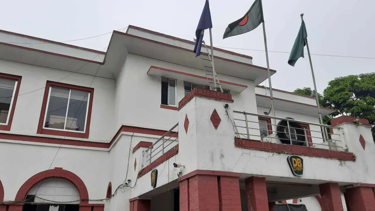 মুখোমুখি জিজ্ঞাসাবাদে ডিবি কার্যালয়ে অভিযুক্ত দুই শিক্ষক