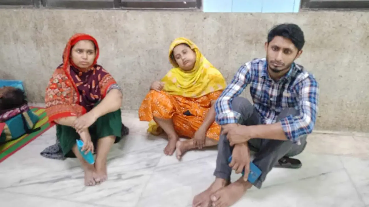 ব্যথা সহ্য করতে না পেরে নিজের পেটে ছুরি ঢুকিয়ে দেন জয়নাল