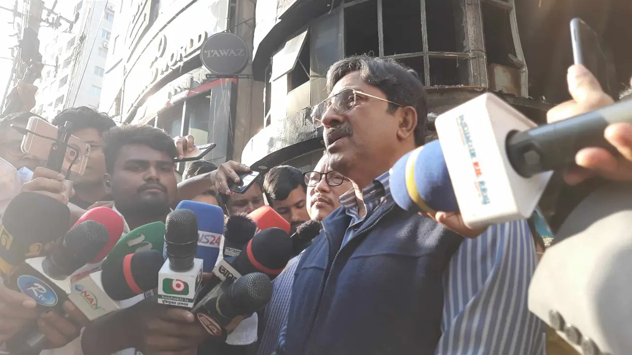 কর্তৃপক্ষের টনক নড়ে না, মনে হচ্ছে অন্ধকার যুগে বাস করছি
