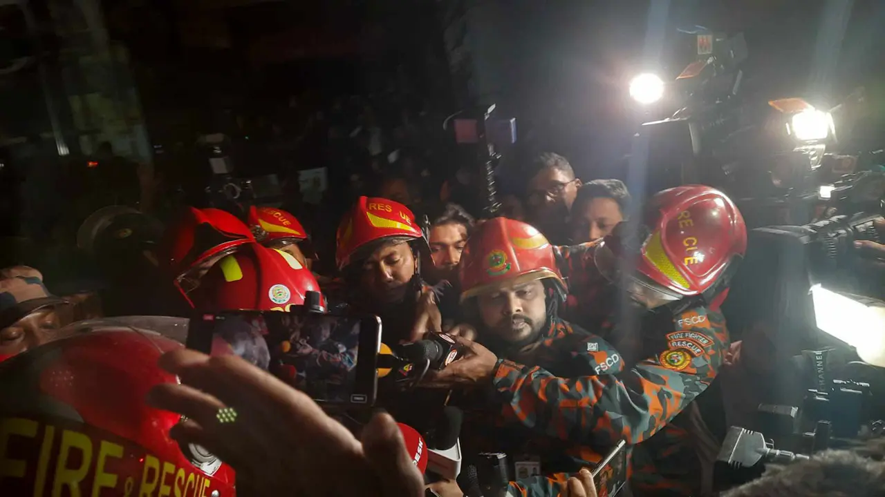 নিয়ন্ত্রণে বেইলি রোডের ‘কাচ্চি ভাই রেস্টুরেন্ট’ ভবনের আগুন