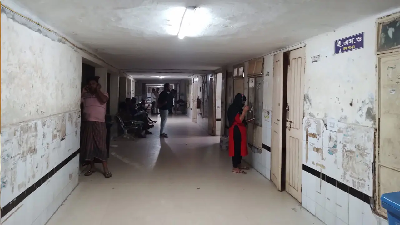 তালাক দেওয়ায় স্ত্রীকে কুপিয়ে স্বামীর আত্মহত্যা চেষ্টা