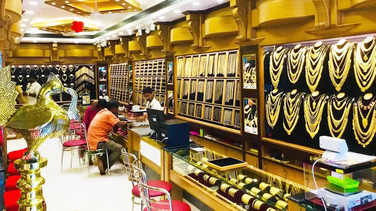 ১৭শ কমিয়ে বাড়াল ২৯শ, সোনার ভরি এক লাখ ১৪ হাজার