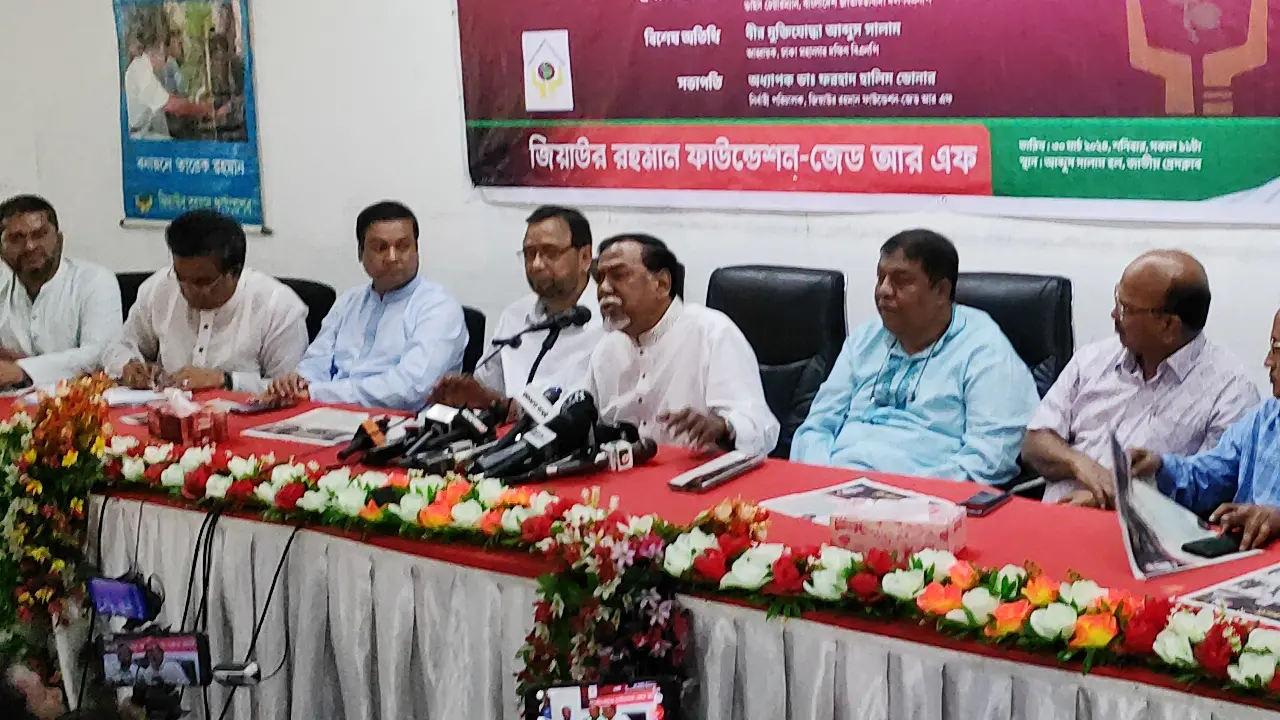 ‘গণতন্ত্র ও স্বাধীনতা রক্ষায় সাধারণ মানুষকে এগিয়ে আসতে হবে’