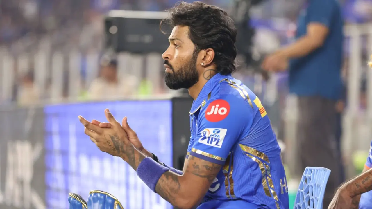 ‘ঘরের মাঠে’ দর্শকদের বিরূপ আচরণের মুখে হার্দিক