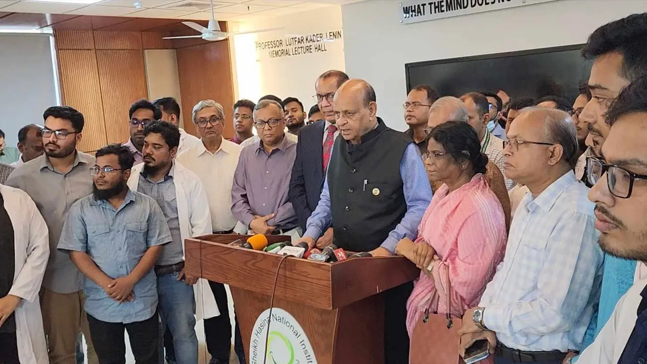 ‘ইন্টার্ন চিকিৎসকরা হাসপাতালের প্রাণ, তাদের দাবি যৌক্তিক’
