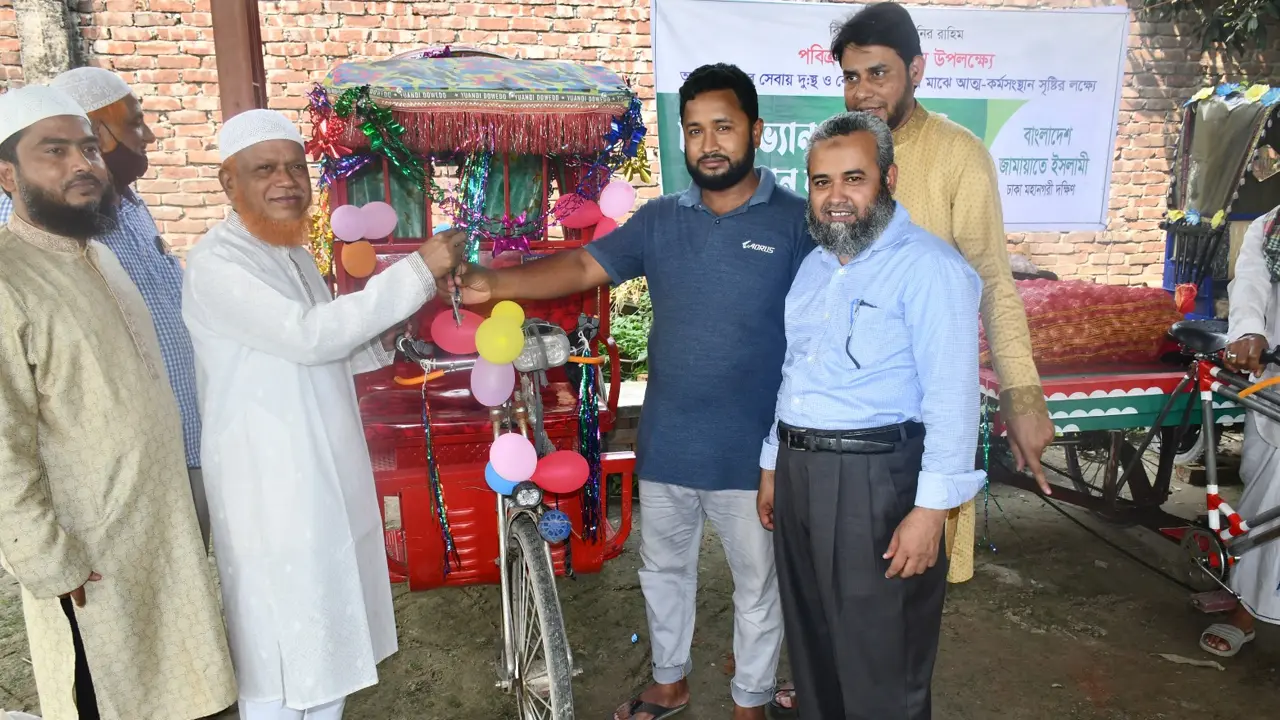 স্বাবলম্বী হয়ে সমাজে মাথা উঁচু করে দাঁড়াতে হবে : বুলবুল