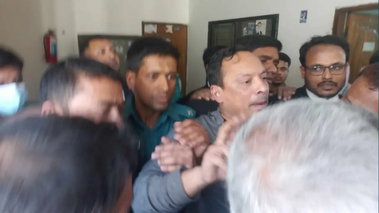 সুপ্রিম কোর্ট বারে মারামারি : ব্যারিস্টার কাজল রিমান্ডে