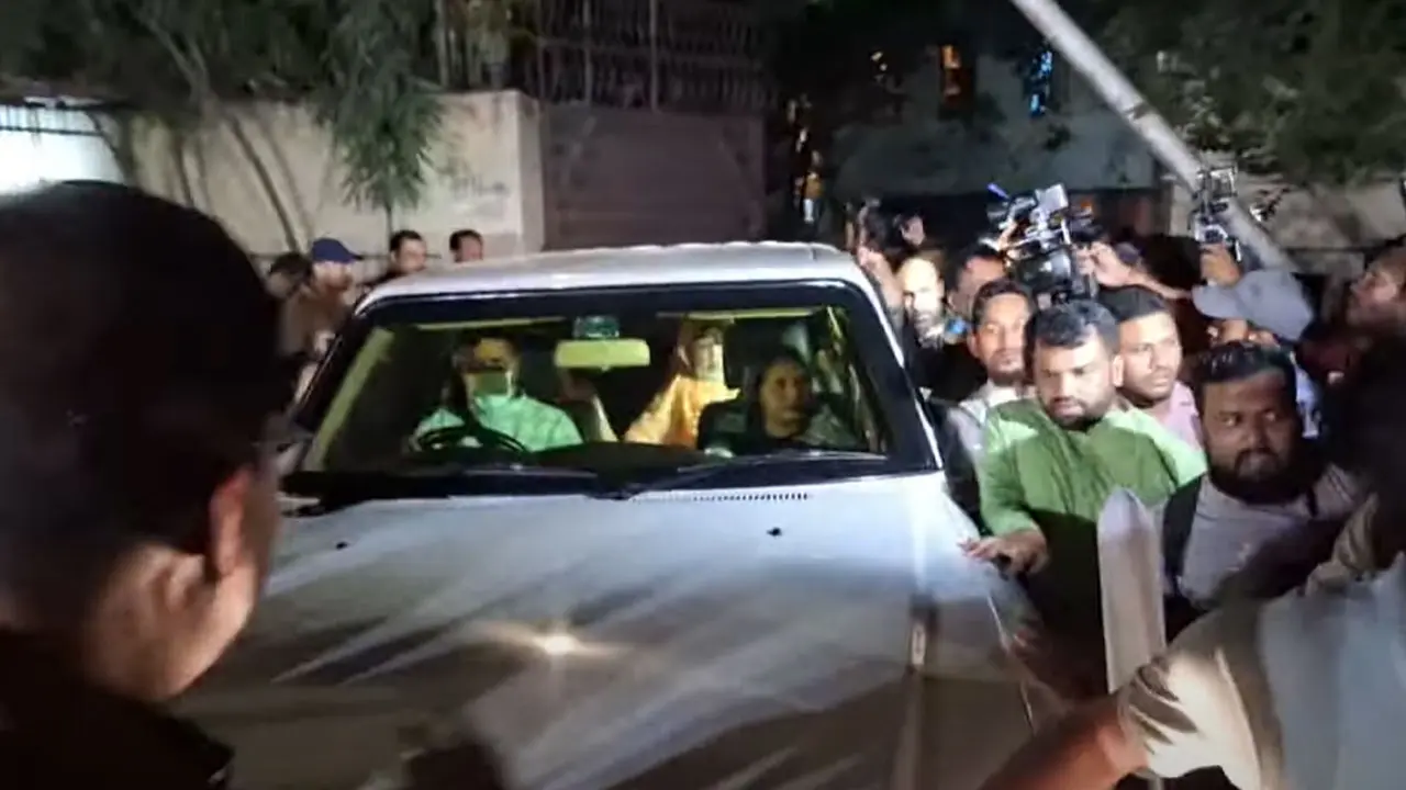 হাসপাতালের পথে খালেদা জিয়া