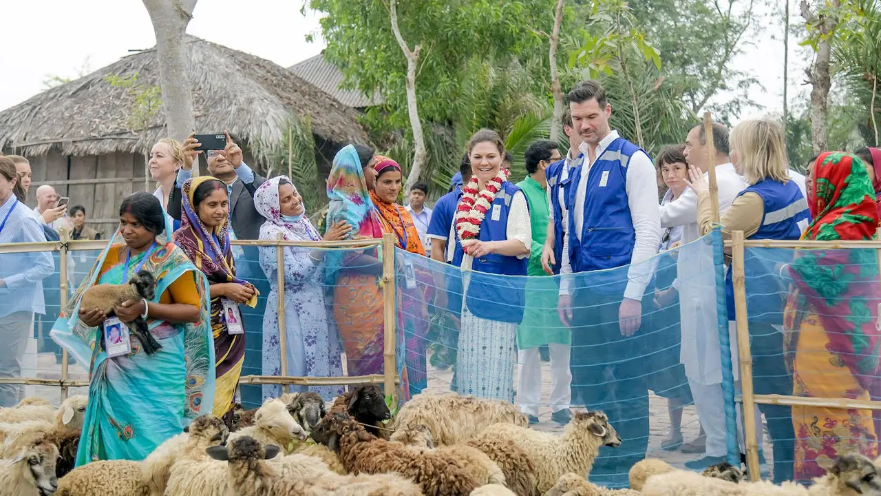 খুলনায় উপকূলীয় এলাকা পরিদর্শনে সুইডেনের ক্রাউন প্রিন্সেস