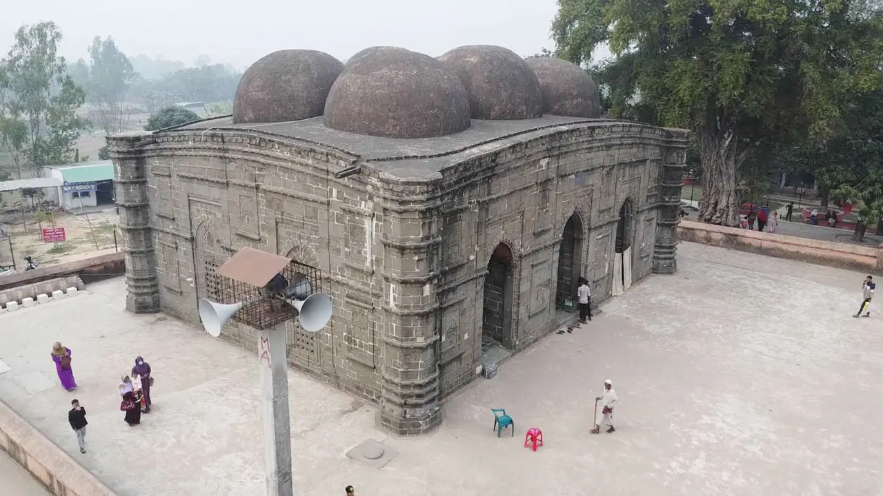 ইতিহাস-ঐতিহ্যে অনন্য সুলতানি আমলের কুসুম্বা শাহী মসজিদ