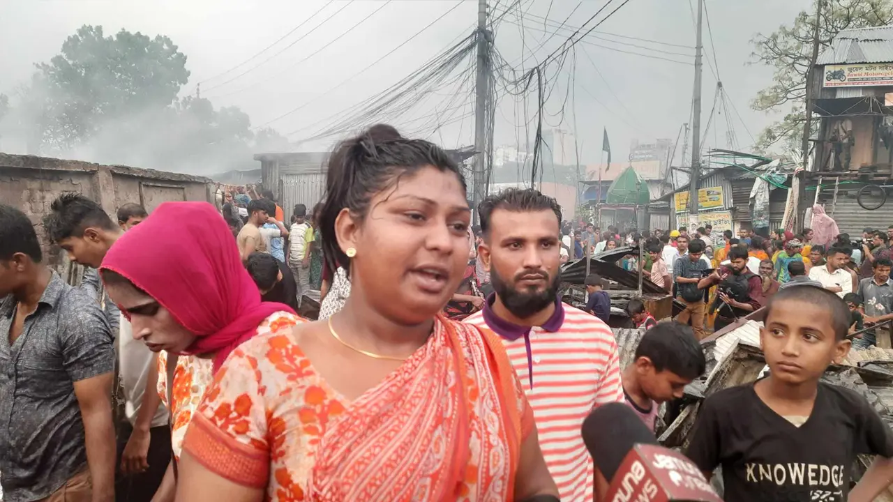 গোডাউন বস্তির আগুনে সর্বস্ব হারিয়ে লিমাদের আহাজারি