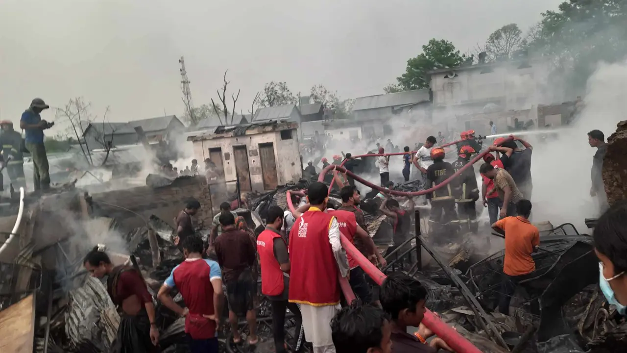 বনানীর অগ্নিকাণ্ডে ক্ষতিগ্রস্তদের পাশে আছি : তথ্য প্রতিমন্ত্রী