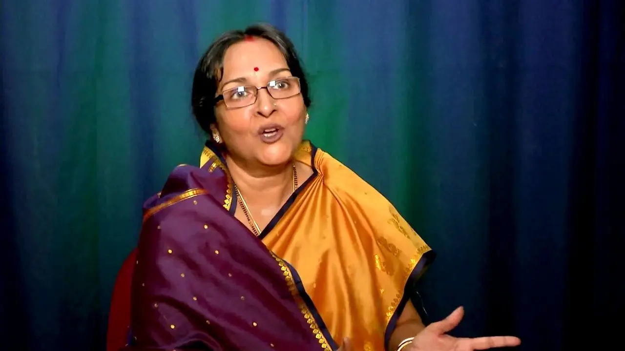 মেয়েরা শাড়ি পরে আঁচল ঠিক থাকে না, পুরুষ সম্মান দেবে কীভাবে: মমতা