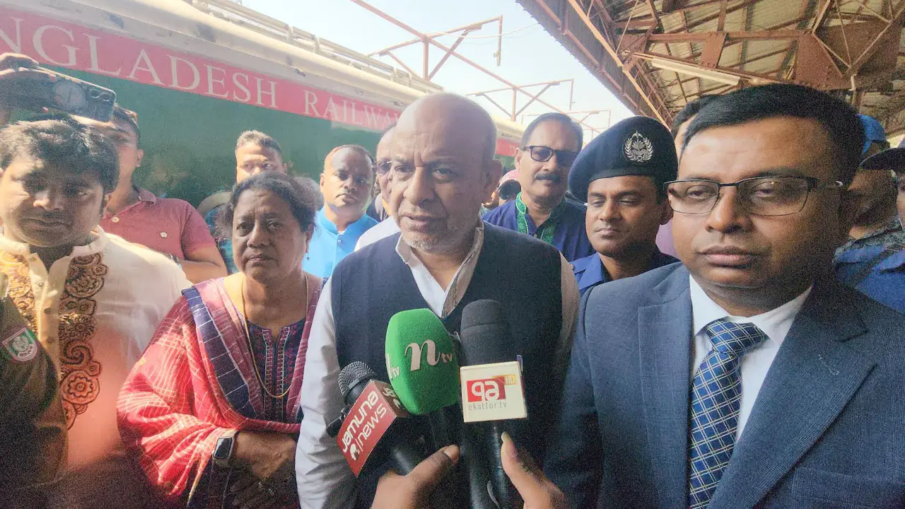 ঈদযাত্রায় ট্রেন ও বগির সংখ্যা বাড়ানো হবে : রেলমন্ত্রী