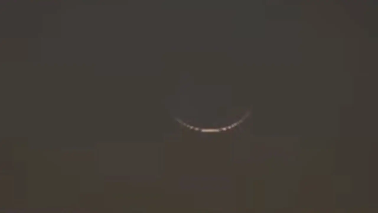 দেশের আকাশে চাঁদ দেখা গেছে, রোজা শুরু মঙ্গলবার