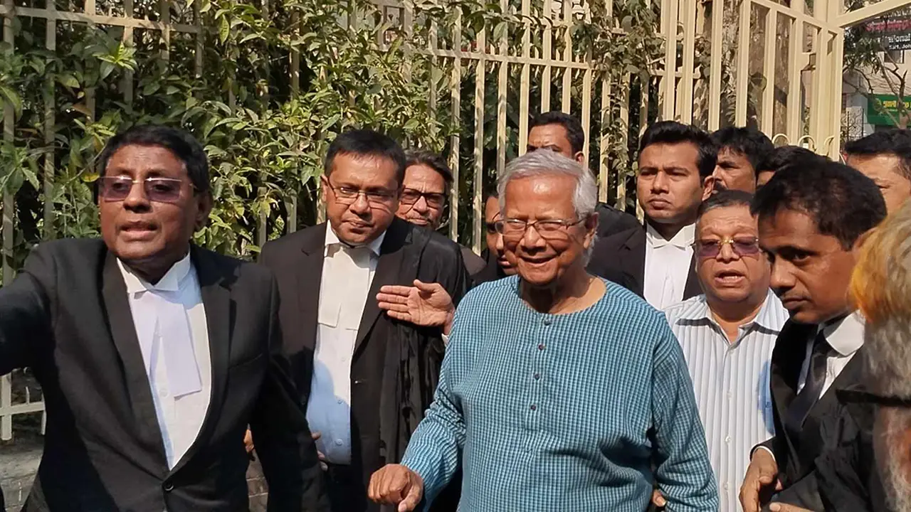 আত্মসমর্পণ করতে আদালতে ড. ইউনূস